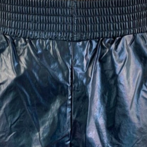 NWT Victoria's Secret Sport Metallic Cargo Pants - Picture 3 of 6
